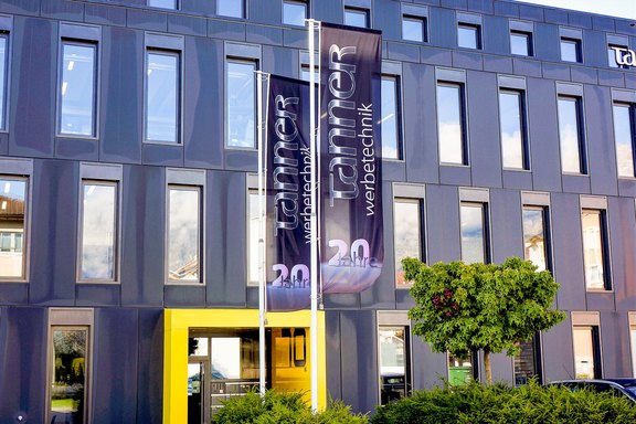 Gebäude, Windfahnen, Segel