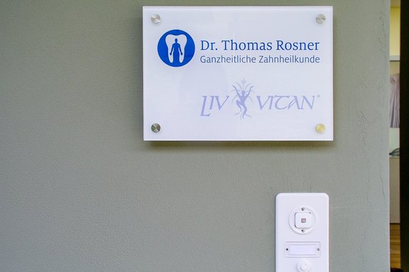 Acryl, Kunststoff, Schild, Löcher, Wandmontage