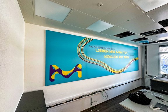 Spannrahmen im Sitzungszimmer Merck_Spannrahmen_Sitzungszimmer.jpg