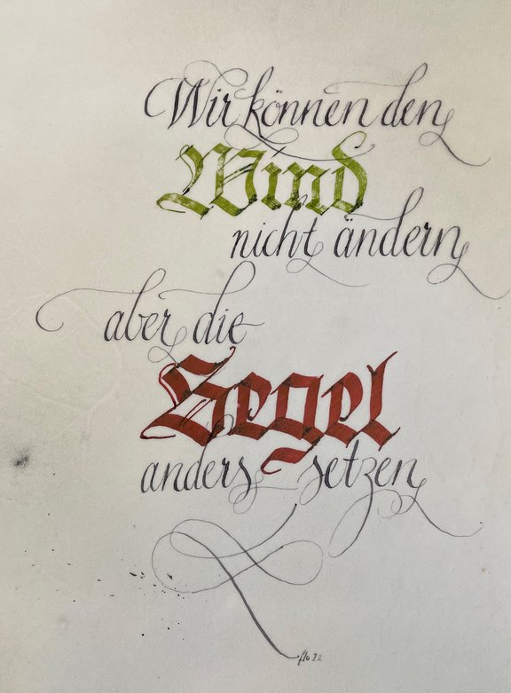Kalligraphie = Kunst des schönen, dekorativen Schreibens von Hand Kalligraphie, Tinte, Feder, Farben