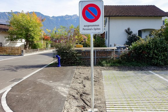 Signalschild im Strassenverkehr Büelriert_Siganlträger.jpg
