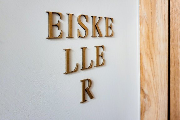 Messingschrift, Messing, Gold, Reliefschrift