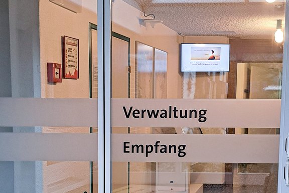 Lukashaus_LH2_Eingangsbeschriftung.jpg 