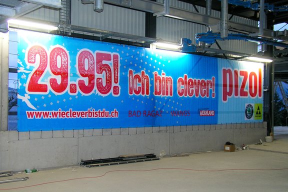 Pizol Bahnen - Werbebanner in der Halle Pizol, Bahnen, Bergbahnen