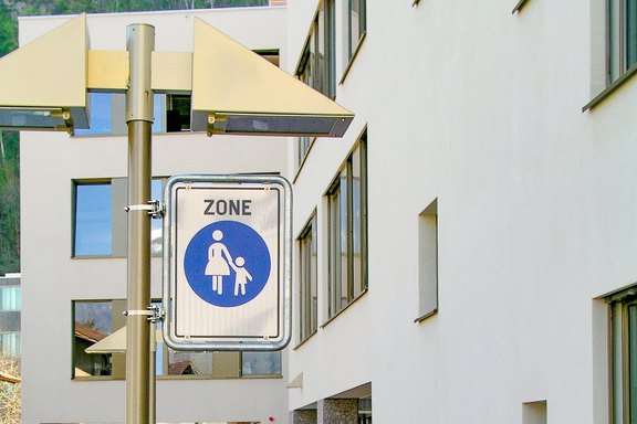 Fussgänger, Zonenbeschriftung, Schild, Ständer