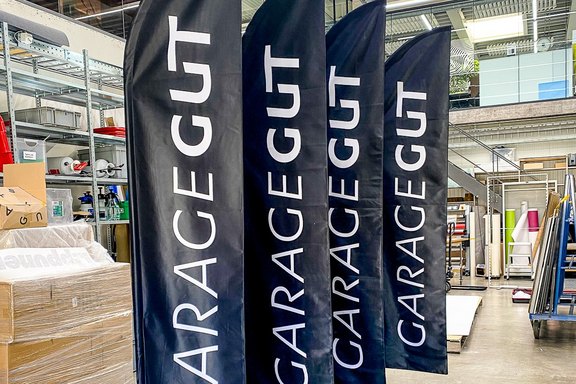 Fahnen, freistehend, bedruckt