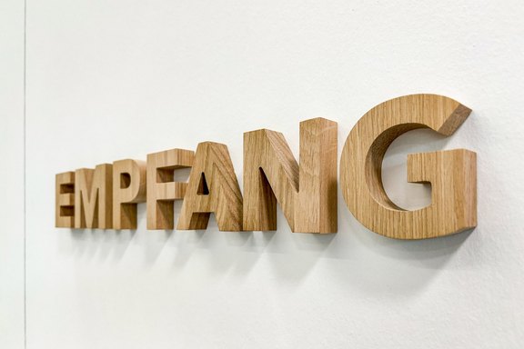 Flachschriften aus 2cm Eichenholz Holzflachschrift.jpg