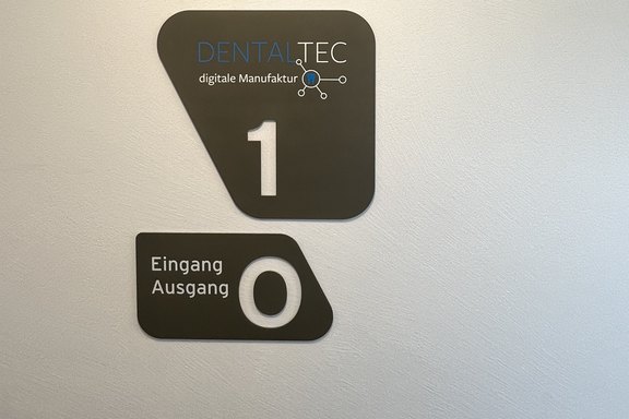 Tschütscher_Zahnärzte_Übersichtsachild.JPG  