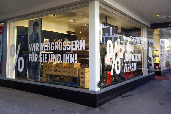 Schaufenster, Beschriftung, Kleber