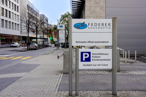 Werbeschilder, Hinweistafeln