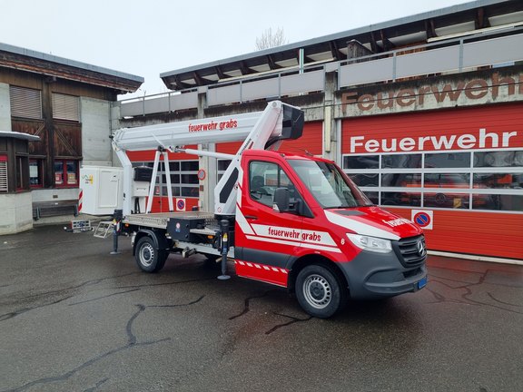 Feuerwehr_Grabs_Hebebuehne__3_.jpg 