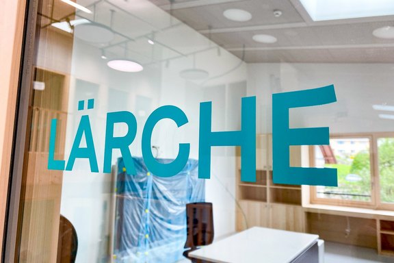 Glastüre, Folie, geschnitten, blau