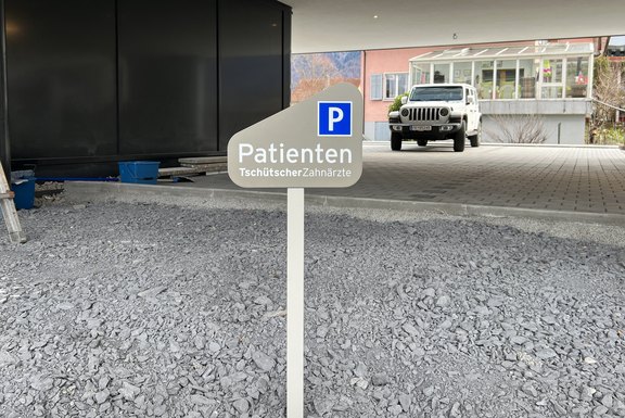 Parkplatzschild.JPG  