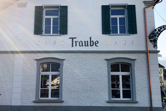 Fassadenbeschriftung, Handarbeit, Tradition