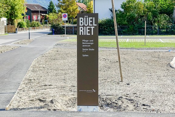 Freistehende Aluminium Stele Büelriert_Stele.jpg