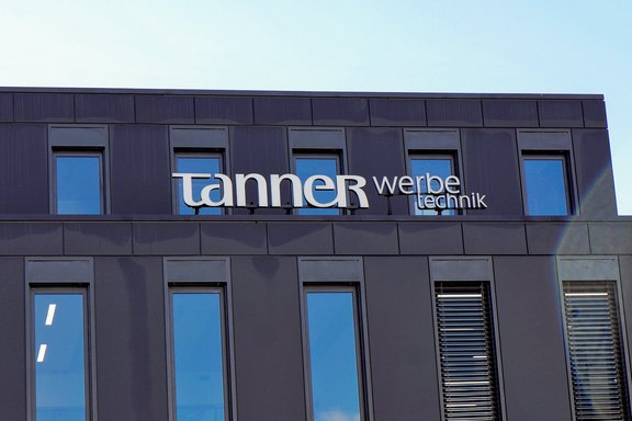 Schrift, Fassade, leuchtend, Nachtwirkung