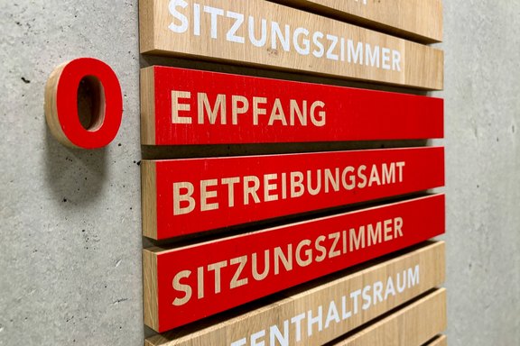 Holzschilder, Farbendruck, CMYK, rot