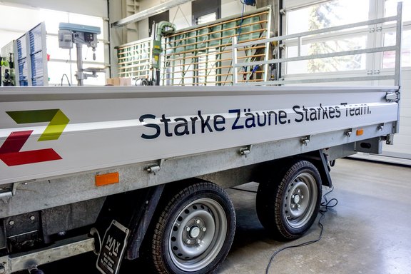 Anhänger, Folie, Werbung, geschnitten