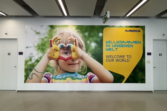 Merck_Wandbild_Folie.jpg  