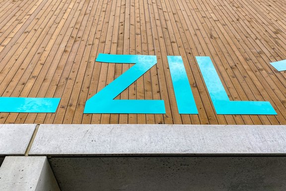 Flachschrift im Detail Zil_10_Flachschrift.jpg