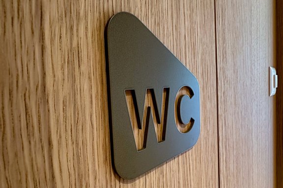 Orientierungsschild, Hinweisschild, gefräst, Lack