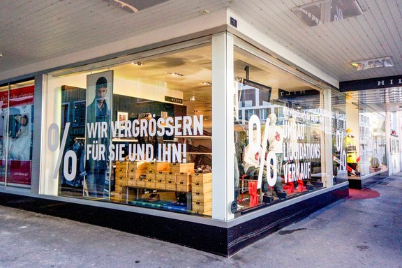 Schaufenster, Beschriftung, Kleber