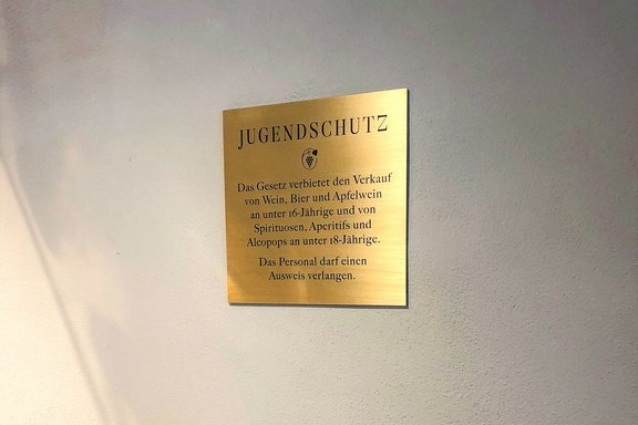 Messingschild mit Direktdruck Messing, Schild, gefräst, CNC-Fräse