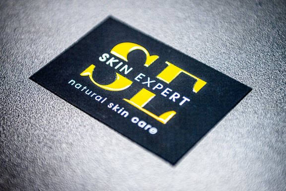 Skin Expert - Visitenkarten mit Lackdruck Lackveredelung, Kunststoff, UV-Direktdruck