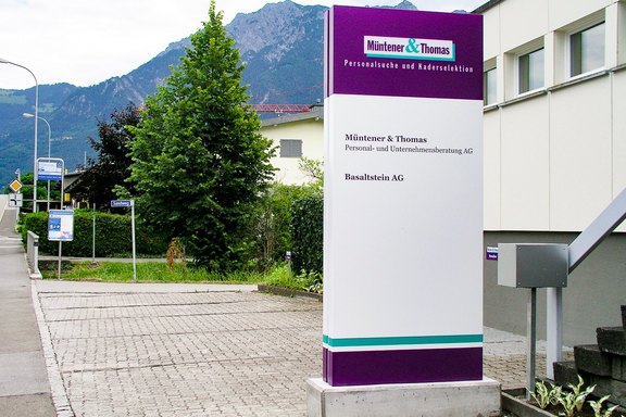 Müntener & Thomas - Pylon Stele, Signalstele, Informationen