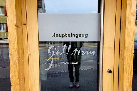 Türbeschriftung, Milchglas, Ätzeffekt