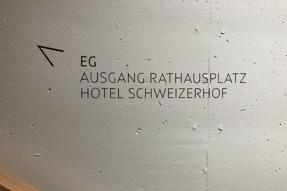 Schablonage in der Tiefgarage Schablonieren.jpg