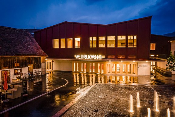 Leuchtschrift bei Nacht Leuchtschrift_bei_Nacht.jpg