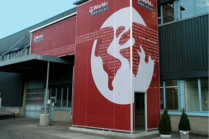 Gebäude oder Elemente belegt mit Platten, Blachen und Folierungen