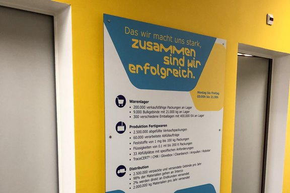 Merck_Hinweistafel.jpg  