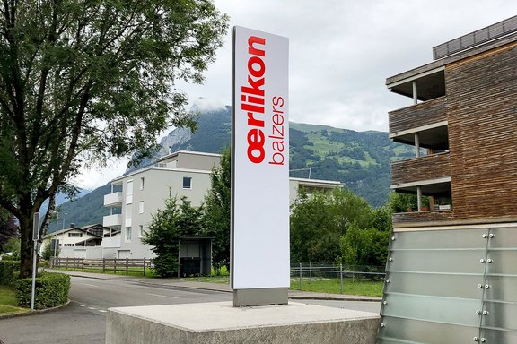 Oerlikon - freistehender Leuchtpylon Stele, Licht, freistehend, Leuchtpylon