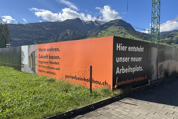 Gantenbein Holzbau - Baustellenwerbung Bauwände, Druck, Print, Grossformat