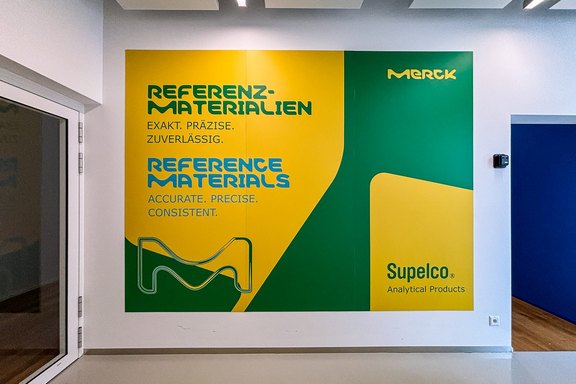 Wandbild aus bedruckten Platten Merck_Wandbild_Platten.jpg